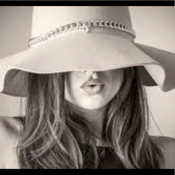 Meet your Posher, Lilianπ¬π - Picture 1 of 1